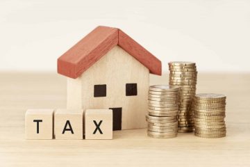 Illustration de la taxe foncière appliquée aux garages et aux biens immobiliers.